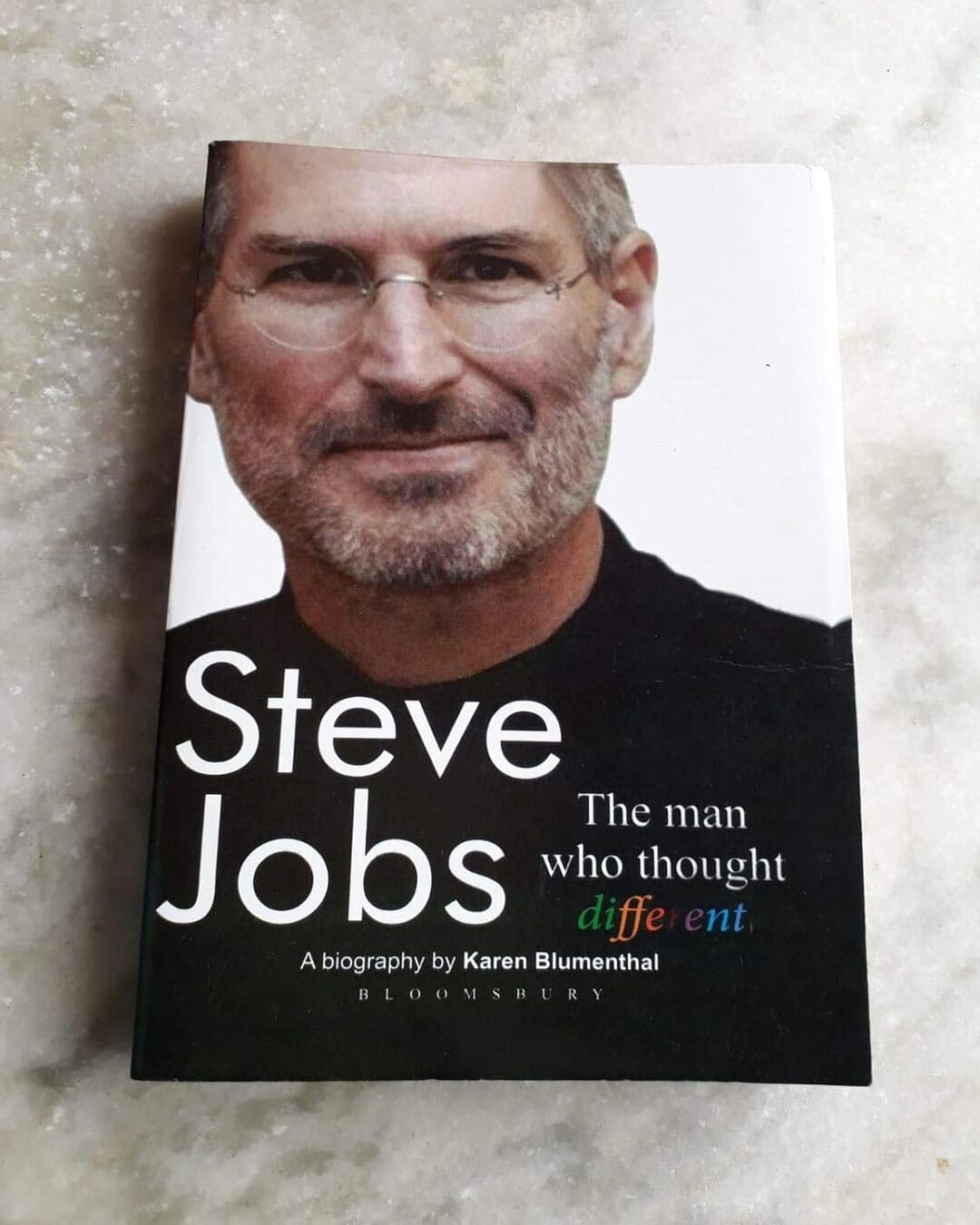 Steve Jobs: The Man Who Thought Different by Karen Blumenthal [Paperback]