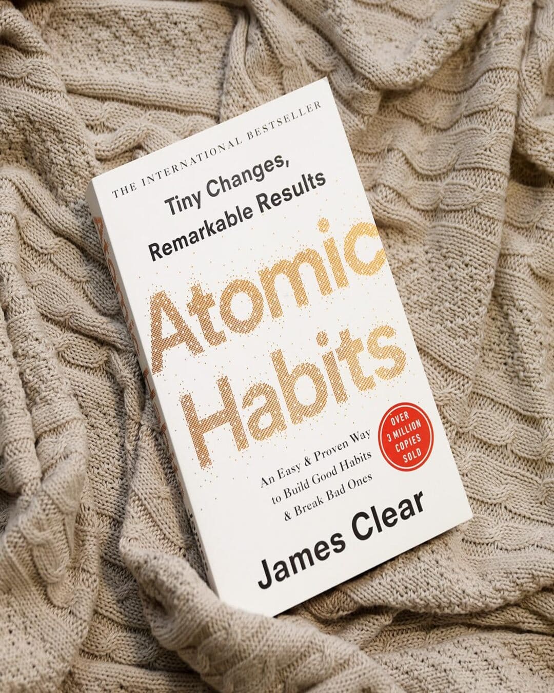 Atomic Habits by James Clear [Paperback]