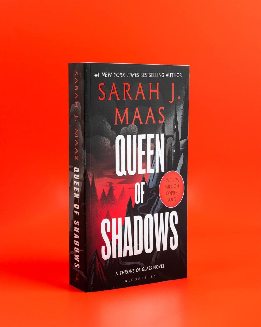 Queen Of Shadows: by Sarah J. Maas [Paperback]