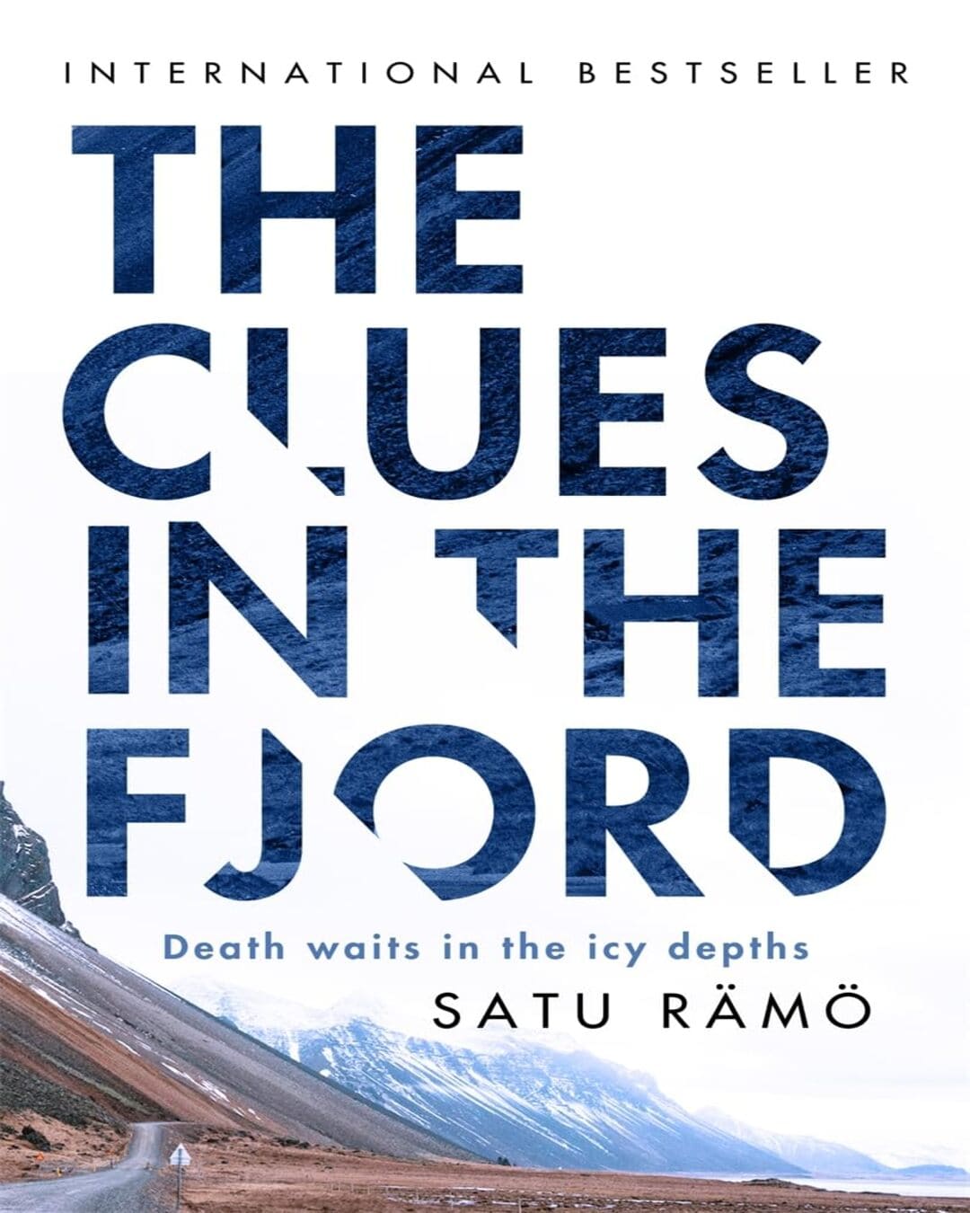 THE CLUES IN THE FJORD by Satu Rämö [Paperback]